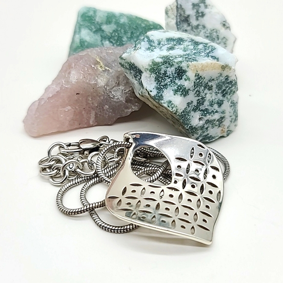 Brighton "GEO TWIRL" Wavd Silver Plated Pendant Neck w Cut-Out Patterned Detail! - Picture 9 of 11